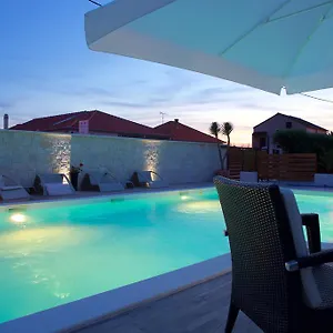 Apartmán Antonija With Pool